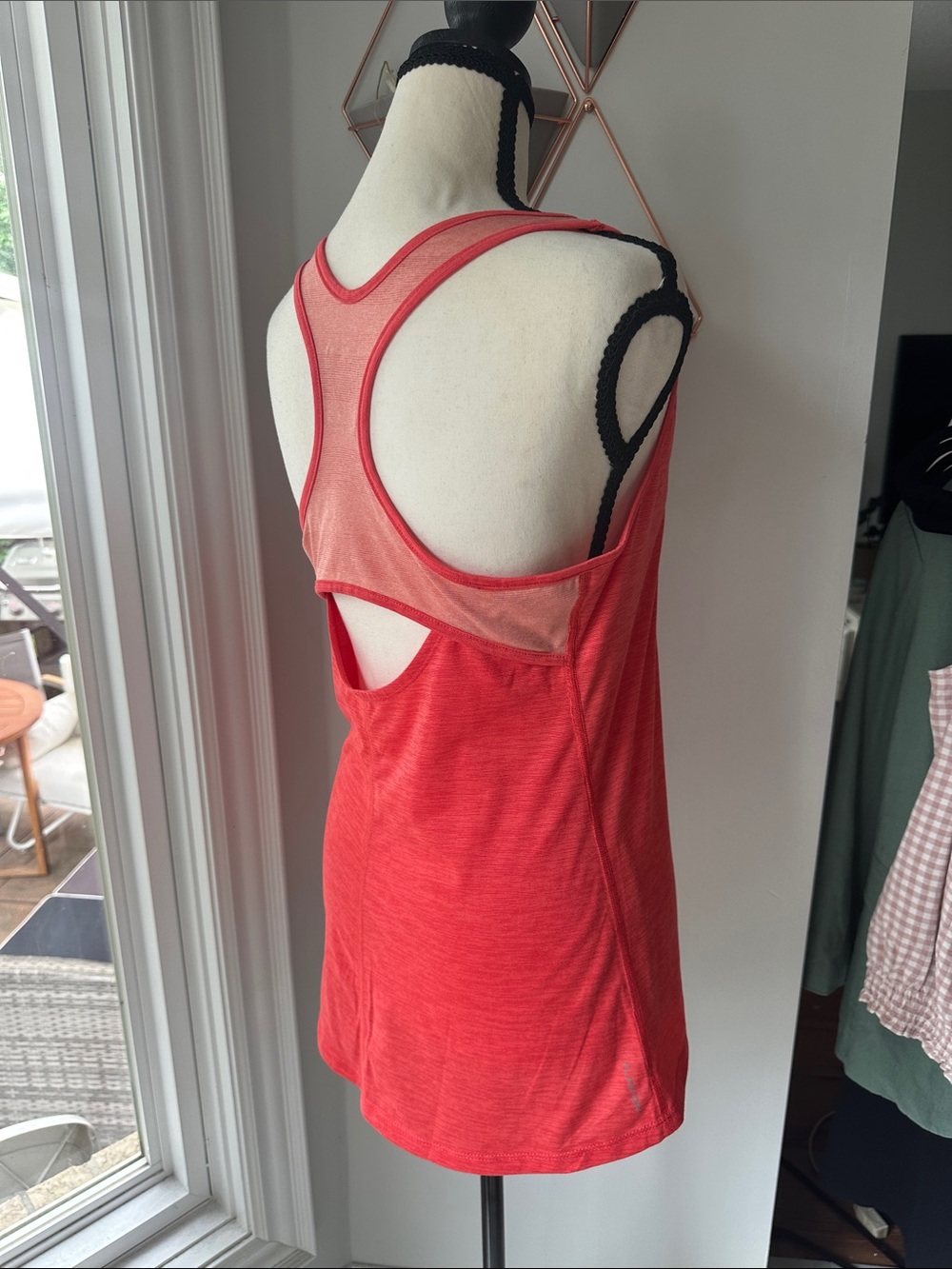 THE NORTH FACE Women’s Racerback Athletic Workout Tank Top Coral Red Size Medium